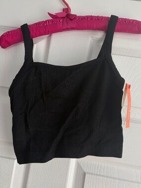 cropped black ribbed tank top